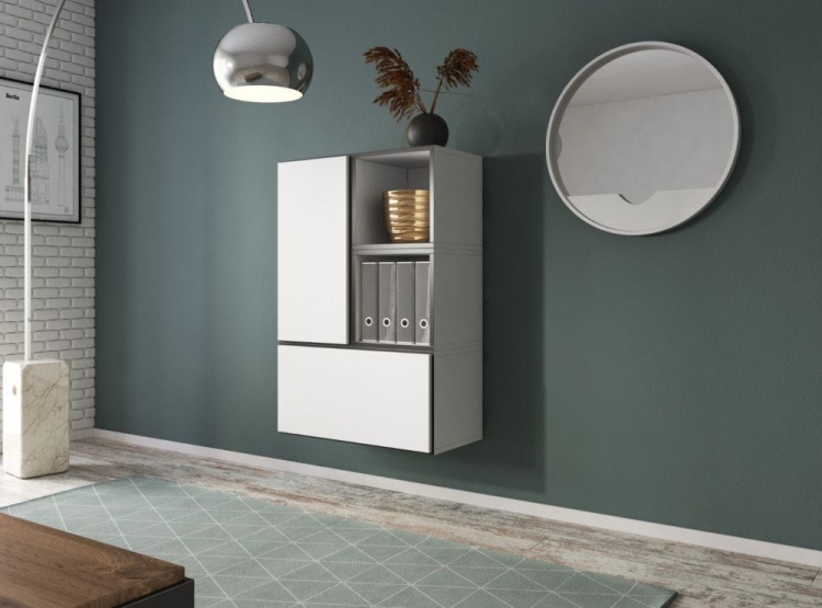 Pionowa szafka ścienna w stylu loftowym z dekoracyjnym frontem.