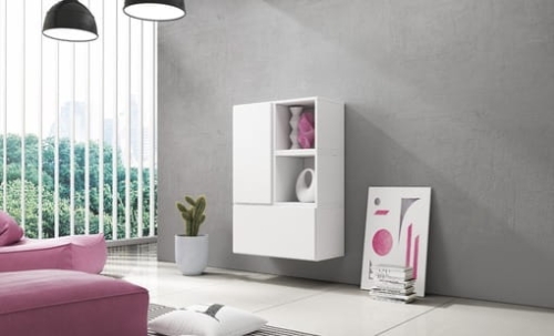 Nowoczesna szafka wisząca z otwartą przestrzenią i frontem drewnianym.