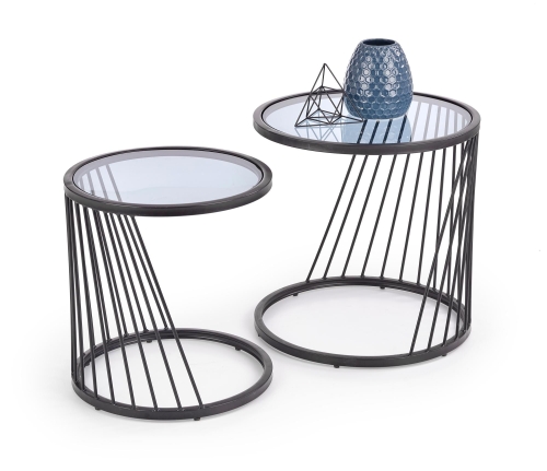 Stolik kawowy szklany z dymionym blatem i metalową konstrukcją w stylu loft.