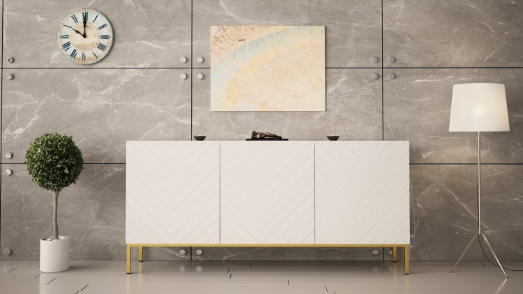 Biała komoda w połysku z frezowanymi frontami jodełka na złotym stelażu.