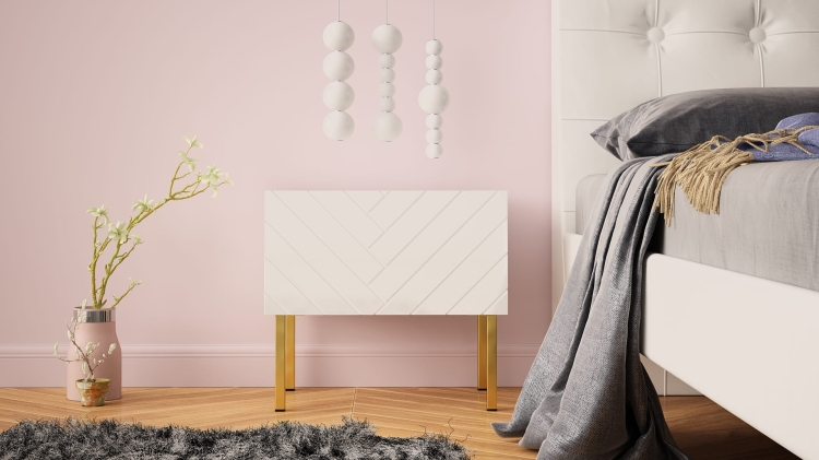 Szafka do sypialni w połysku z geometrycznym wzorem i złotą podstawą.