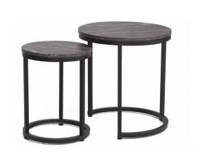 Stolik kawowy mały zestaw to praktyczne rozwiązanie do niewielkich wnętrz które pozwala na wsuwanie stolików i oszczędność miejsca.