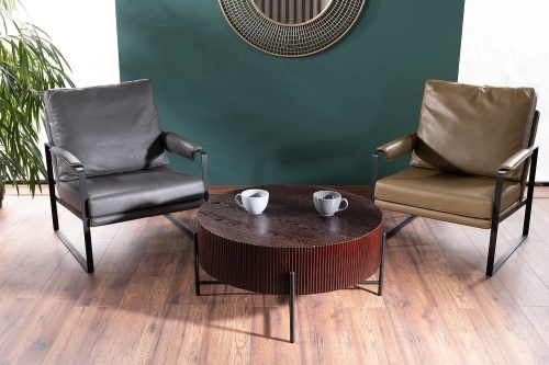 Okrągły stolik kawowy loft z metalowym stelażem zapewnia stabilność i designerski wygląd, idealny do salonu lub pokoju dziennego.