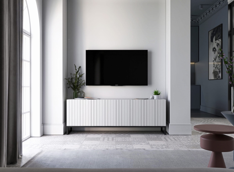 Szafka pod telewizor biała z czterema klapami i półkami wewnętrznymi.