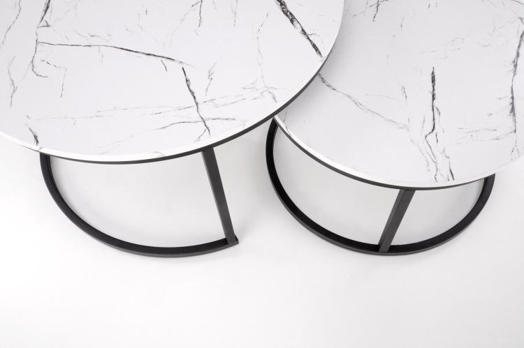 Nowoczesny stolik pomocniczy okrągły zestaw dwóch stolików wsuwanych w białym marmurze.