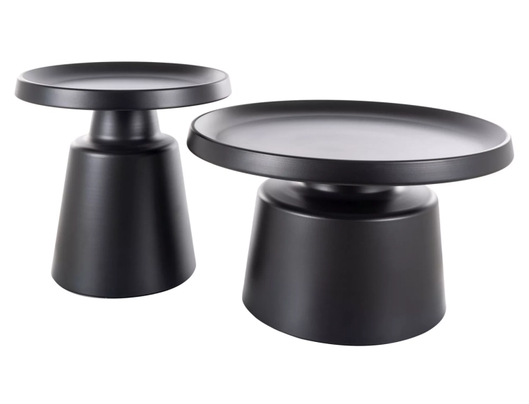 Stolik kawowy czarny prezentuje nowoczesny zestaw dwóch stolików z metalową konstrukcją i matowym wykończeniem idealnym do salonu loft.