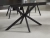 stół rozkładany z ceramicznym blatem w kolorze czarny mat, metalowa czarna podstawa, nowoczesny design do jadalni