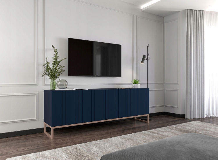 Szafka RTV do salonu granatowa z ryflowanym wykończeniem.