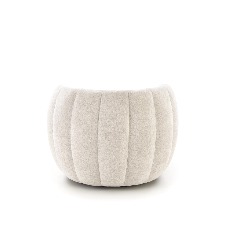 Nowoczesny fotel FRASER w kolorze kremowym z funkcją obrotu 360 stopni, łączący komfort z wyjątkowym stylem.