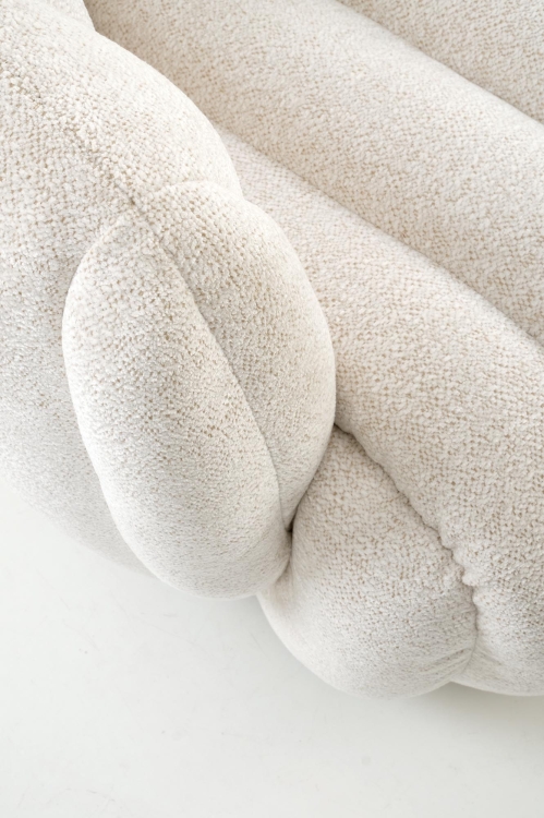 Fotel FRASER kremowy, obrotowy 360°, o nowoczesnej formie, zapewniający wygodę i elegancki wygląd.